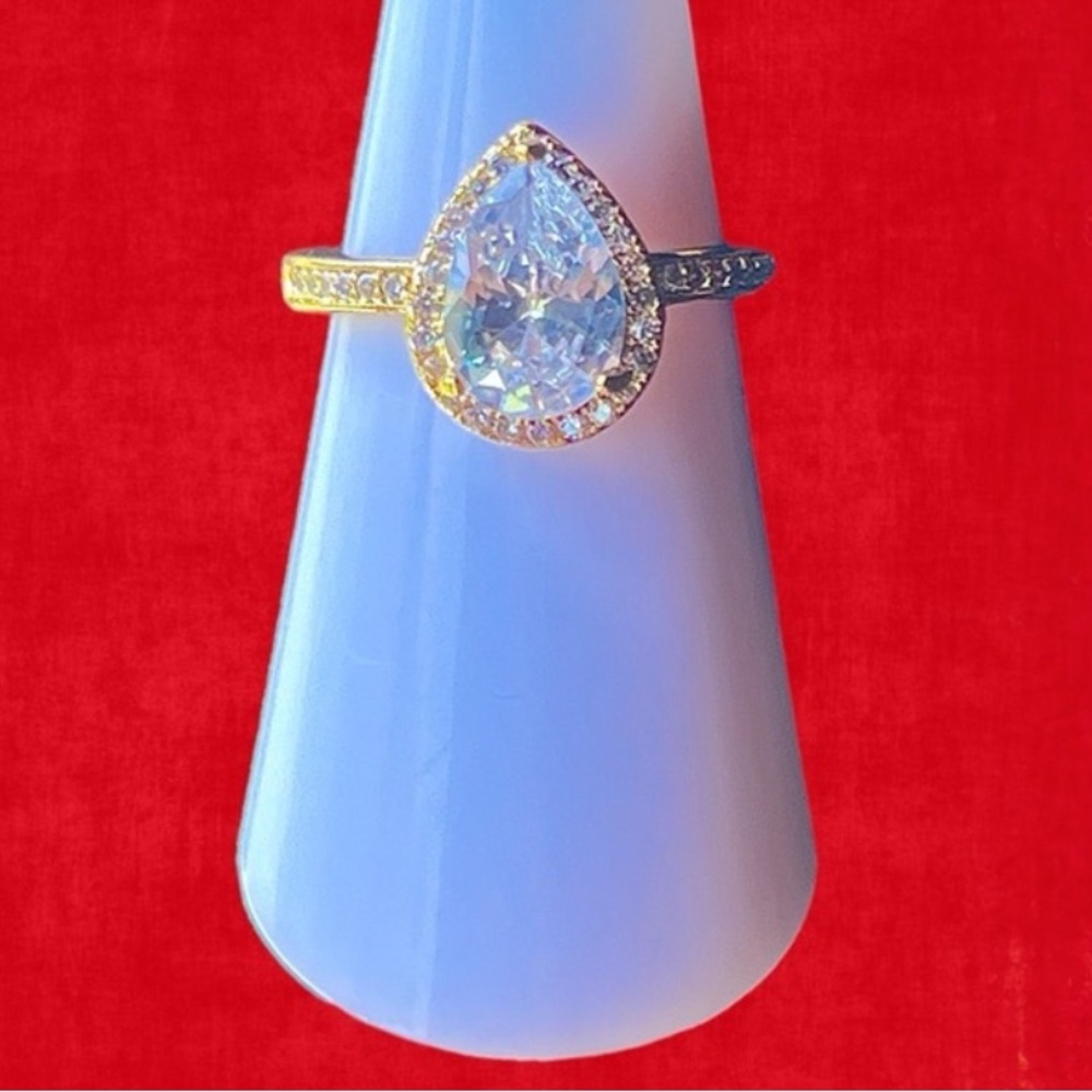 New Teardrop Cut .925 Sterling Silver Gold Plated Ring with CZ stones - Picture 4 of 6